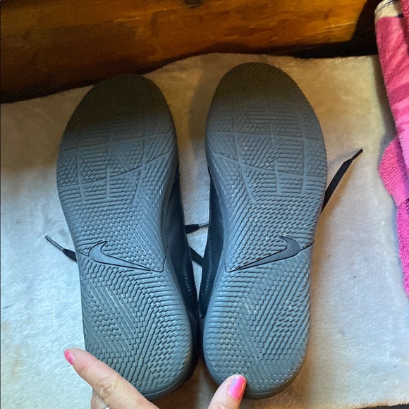 Nike Black leather Sneakers with Sleek Design like new great condition - Picture 9 of 14